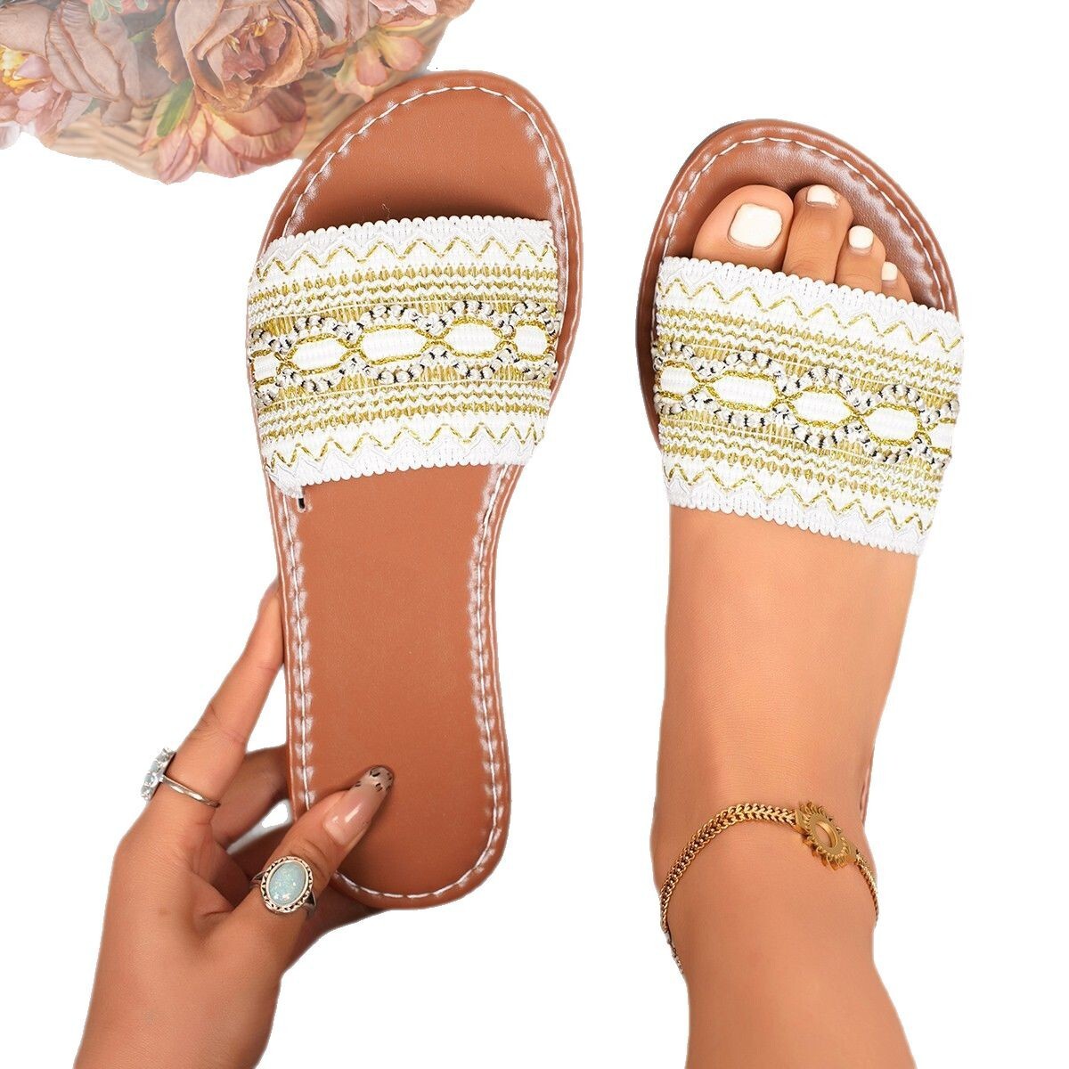 2025 Summer New Designer Women's Large Flat Slippers Bohemian Style Integrated Casual Sandals Trendy Casual Slippers