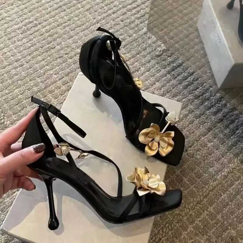 Womens Fi Bag Heel Sandals Summer New Square Head Open Toe Metal Flower Anti-slip Wear-resistant Stiletto HeelsXJ2500305