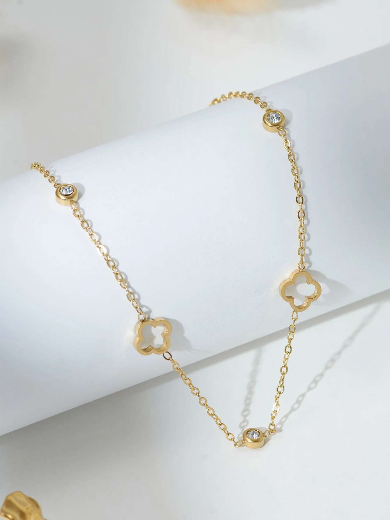 1Pcs Simple Stainless Golden Steel Women Clover wers Three Dias Necklace Suitable for female friends