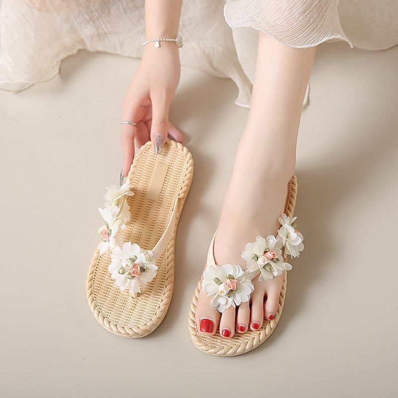 2025 new flip flops women's summer fashion designer multifunctional dress with soft sole and anti slip vacation beach shoes suitable for outdoor 