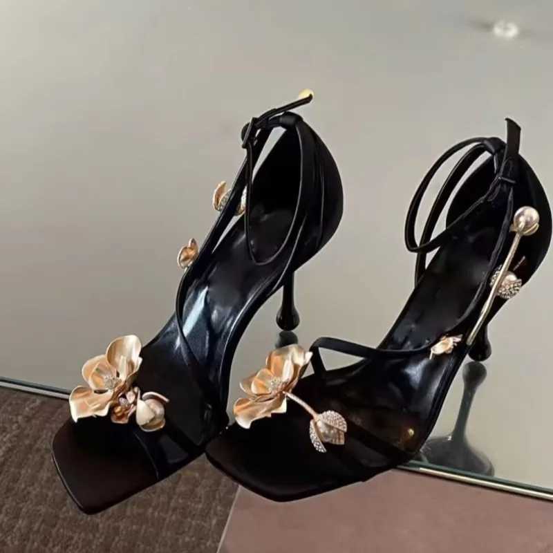 Womens Fi Bag Heel Sandals Summer New Square Head Open Toe Metal Flower Anti-slip Wear-resistant Stiletto HeelsXJ2500305