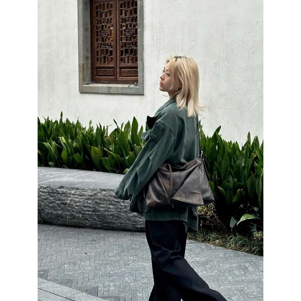 New Lapel Leather Large Capacity Simple Commuter Hand Bill Shoulder Crossbody Bag