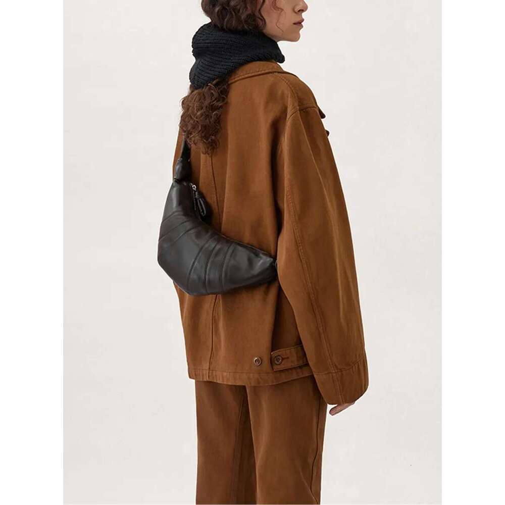 New Retro Sheepskin French Croissant Fashion Horn Bag Chest Bag Trendy Niche Net Handheld Women Large Capacity