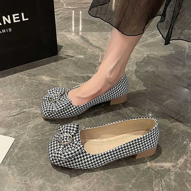 Red soled shoes, slippers, sandals, sports shoes, boots bow sole version square headed grid small fragrant scoop