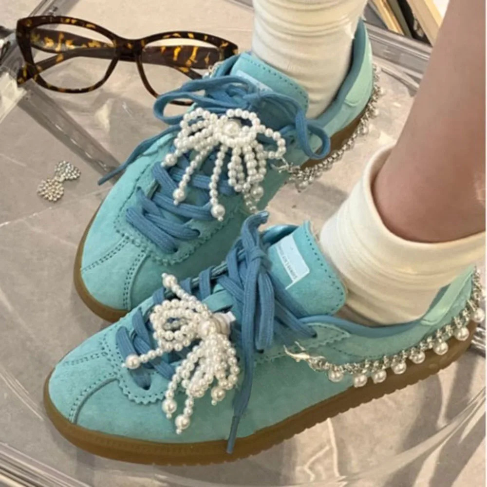 Pearl rhinestone shoe clip exquisite bow shaped shoes charming sports shoes decorative keychain decoration phone bag decoration 250218