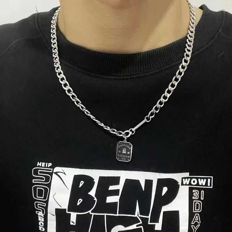 Flow nameplate necklace men's all-match design sense light luxury niche fashion men's letter clavicle chain Cuban chain