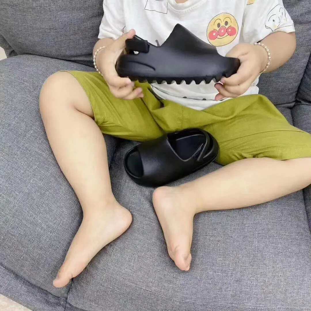 Yisheng Baby Toddler Sandals Childrens Slide foam Swimming Pool Beach Sandals Summer Non slip Boys and Girls Ye Slide Water Shoes X250305