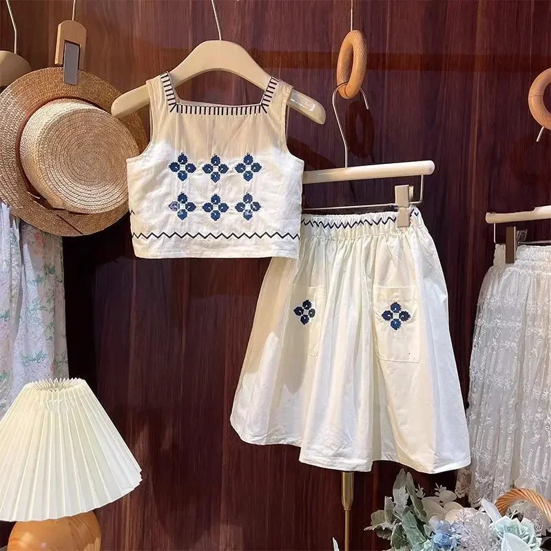 Childrens Clothing Sets Floral Embroidery Sleeveless Top Skirt 2pcs Kids Clothes Girls for 2 To 7 Years Baby Girl Outfit Set 250304