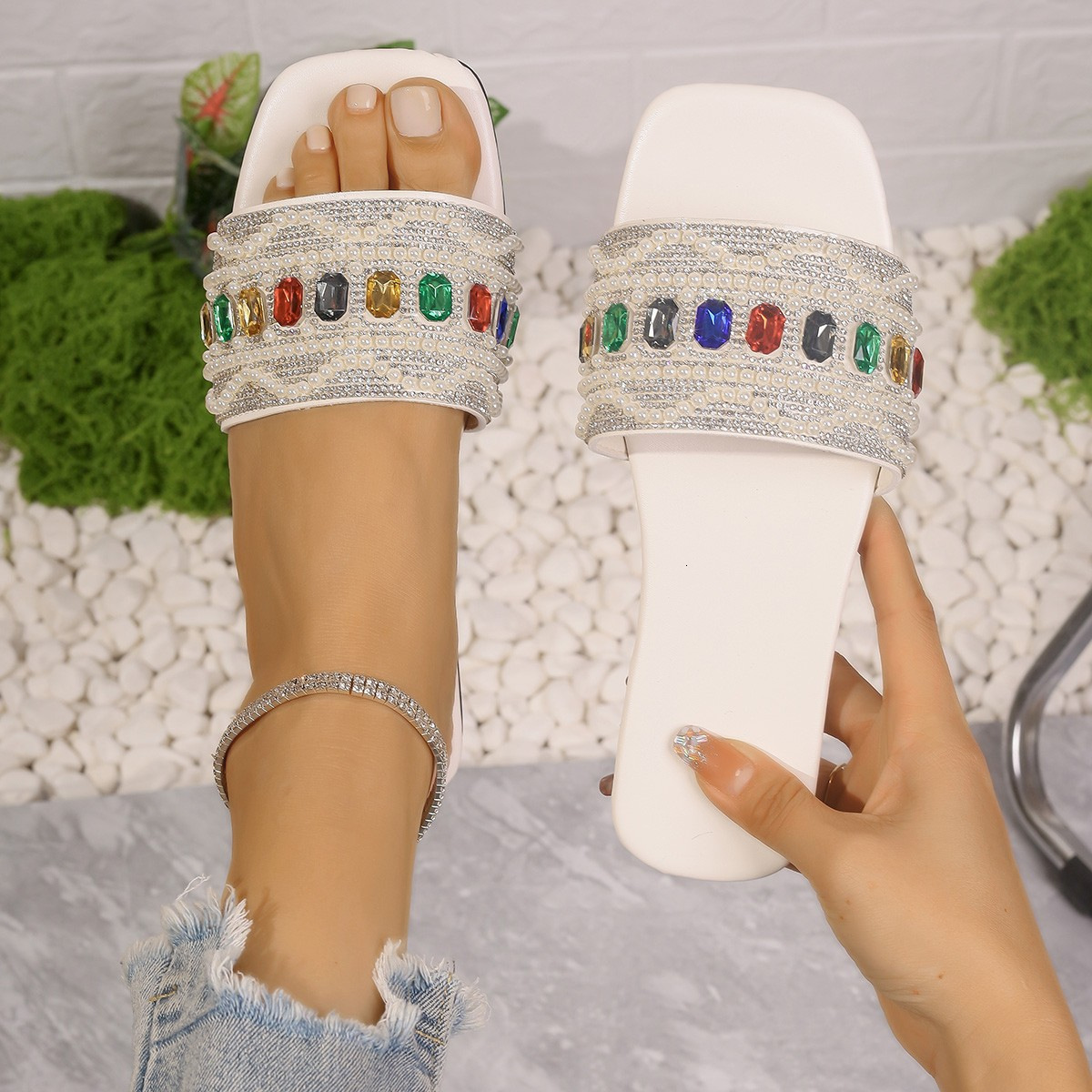 2025 new square headed flat bottomed casual beach slippers designer women's trendy with colorful rhinestone beads plus size sandals