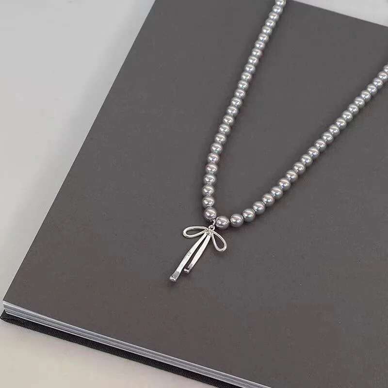 Fashionable ful Bowknot Pendant Choker Necklace with Gray Pearls Neck Jewelry Accessories