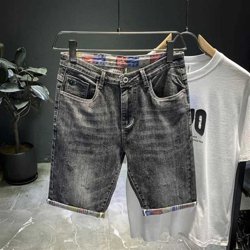 Half Male Denim Shorts with Text Ripped Multi Color Knee Length Mens Short Jeans Pants Graphic Long New In Summer Thin VintageT250305