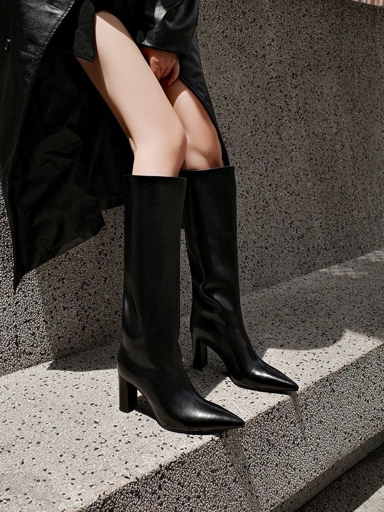 2024 new autumn and winter French style niche thick versatile heel pointed wide version slimming long high boots for women