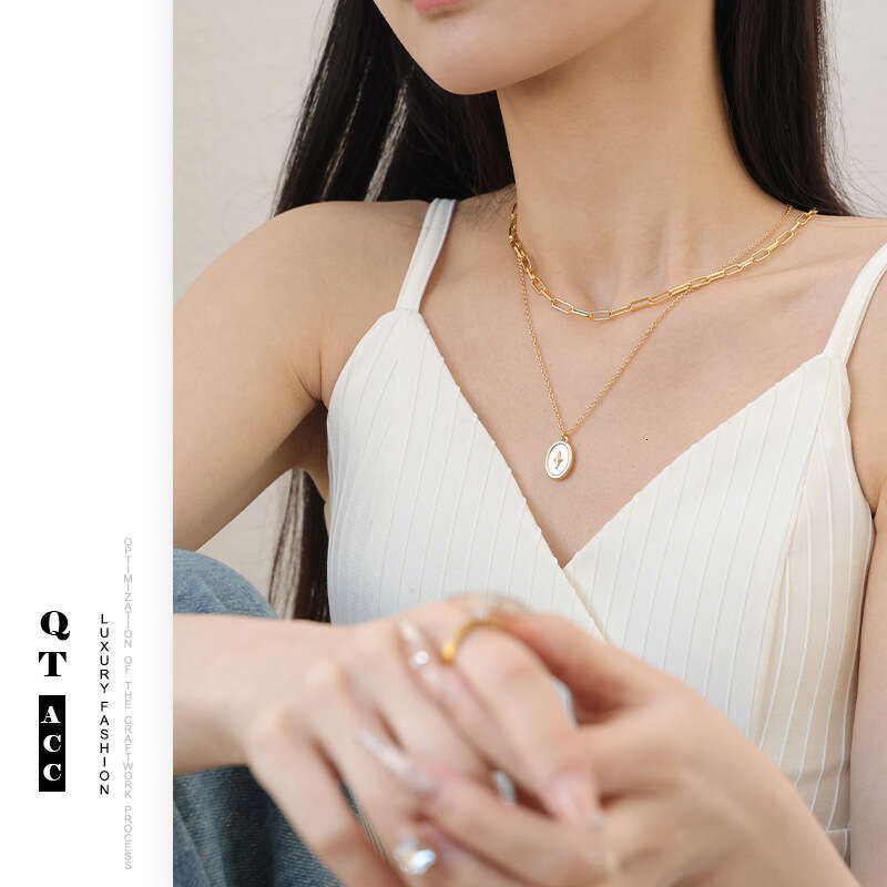 Minimalist design, exquisite fashion, high-end accessories, ins style, white shell, pea stone, four pointed star necklace for women