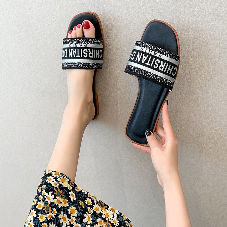 Free Shipping slides designer Slippers for womans flat sandals fashion summer casual Square Toe slipper Indoor shoes women