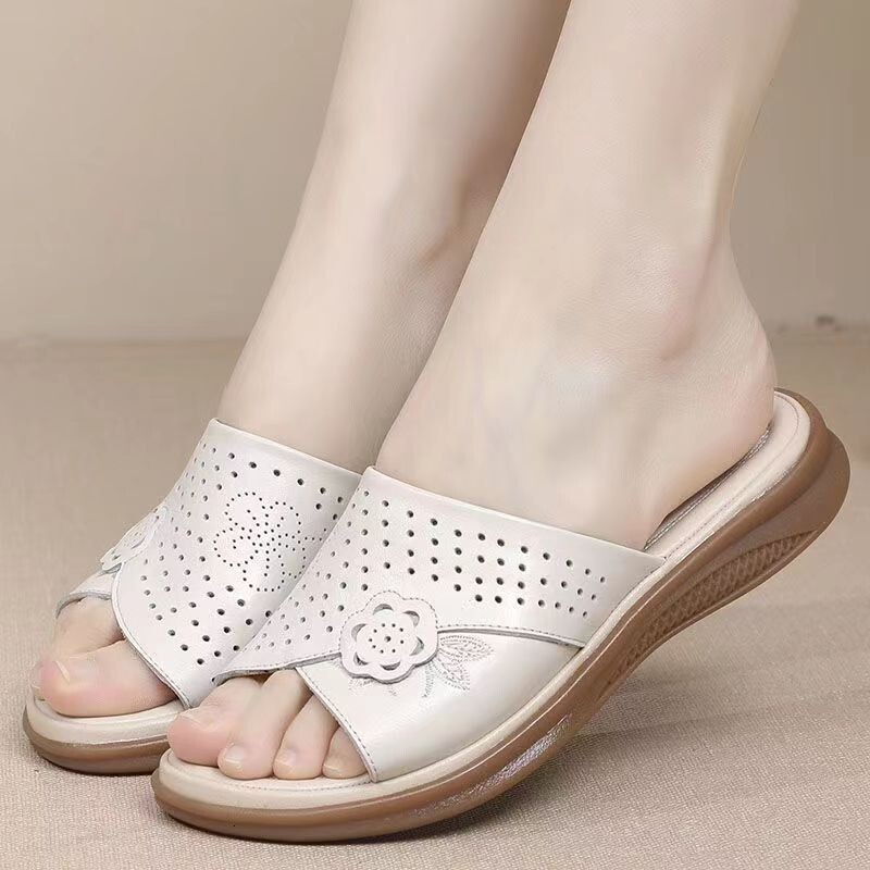2025 new soft sole comfortable and cool designer women's slippers, size 41, summer fashion anti slip Korean version beach shoes, trendy casual sa