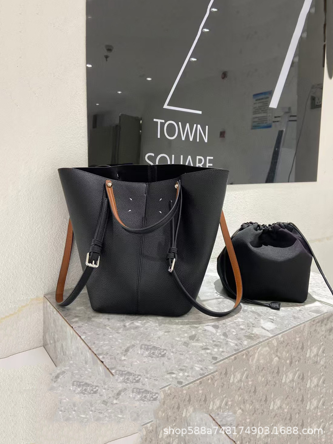 Small Niche Design Bucket Vegetable Basket Women's High-End Fashion, Underarm Versatile Commuting Shoulder Bag, Handbag