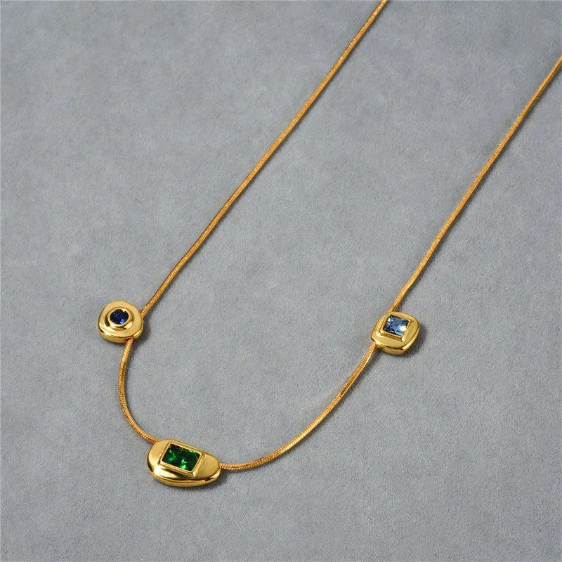French retro three zircon pendant necklace high-end personalized fashion simple and exquisite necklace jewelry 250228