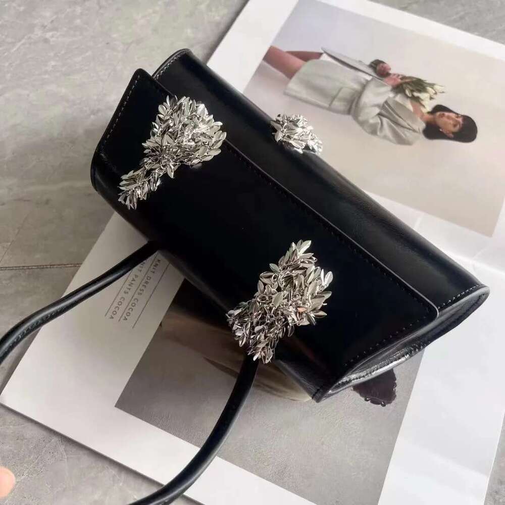 Women's Niche Design Heavy Industry Leaf Fireworks Handbag Versatile Armpit Bag New