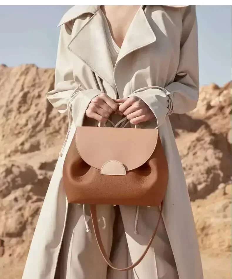 New Fashion Wing French Niche Tote Cyme Light Retro European And American Portable Shoulder Bucket Armpit Bag