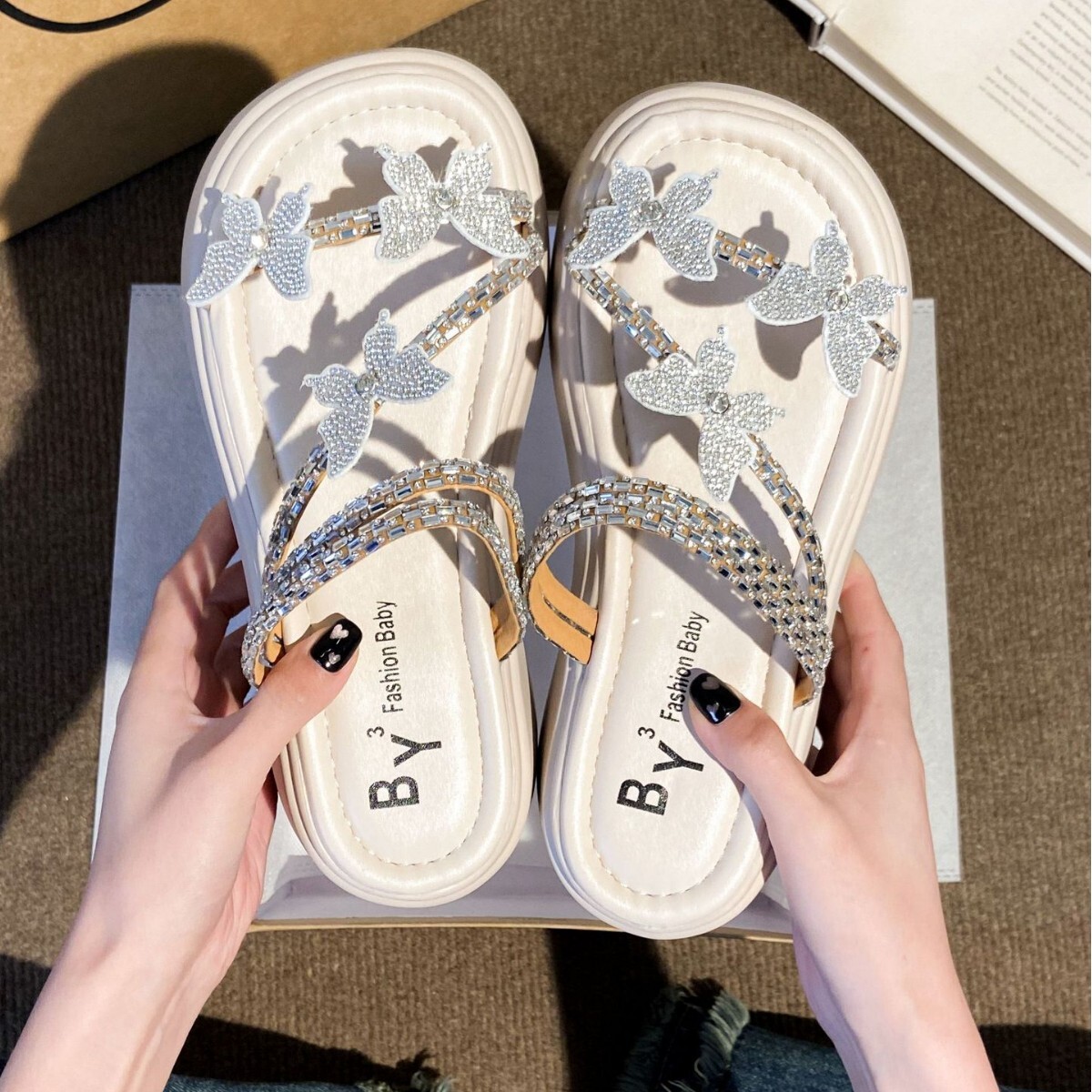 2025 Celebrity Stunning Fairy Style Sandals for Summer Wearing Beach Butterfly Rhinestone New Slippers Straight Dragging Designer Trendy Casual Sandal