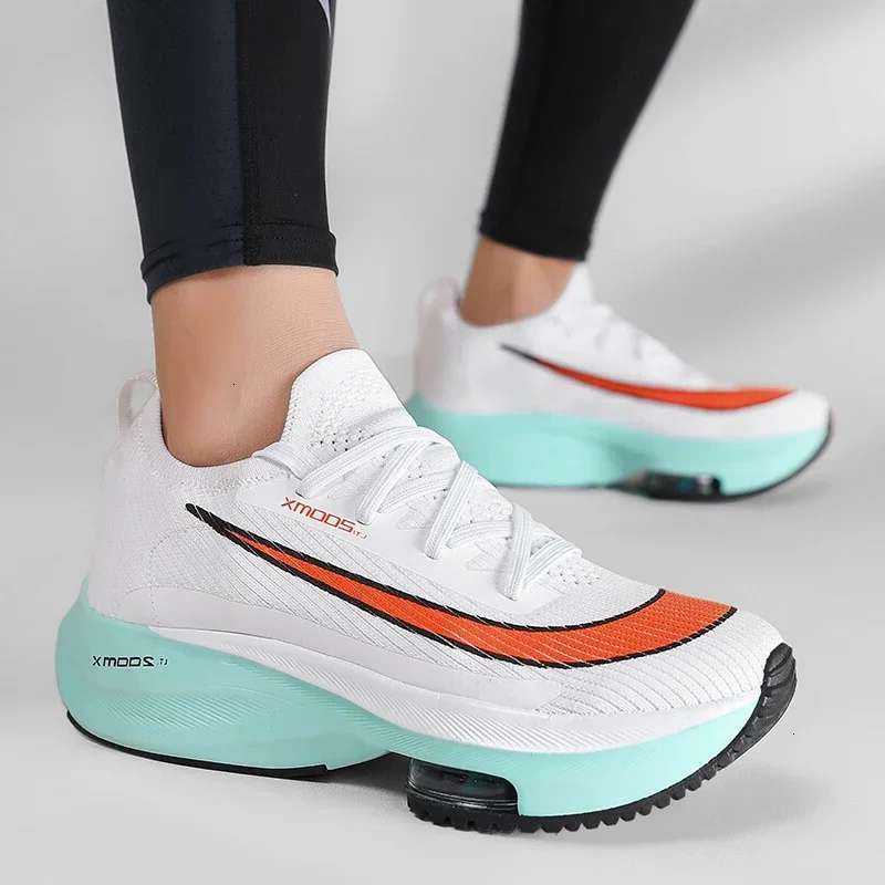 Men's Marathon Runners: Full-Length A ir Cus hioned Shoes with Lightweight Breathab le Mesh