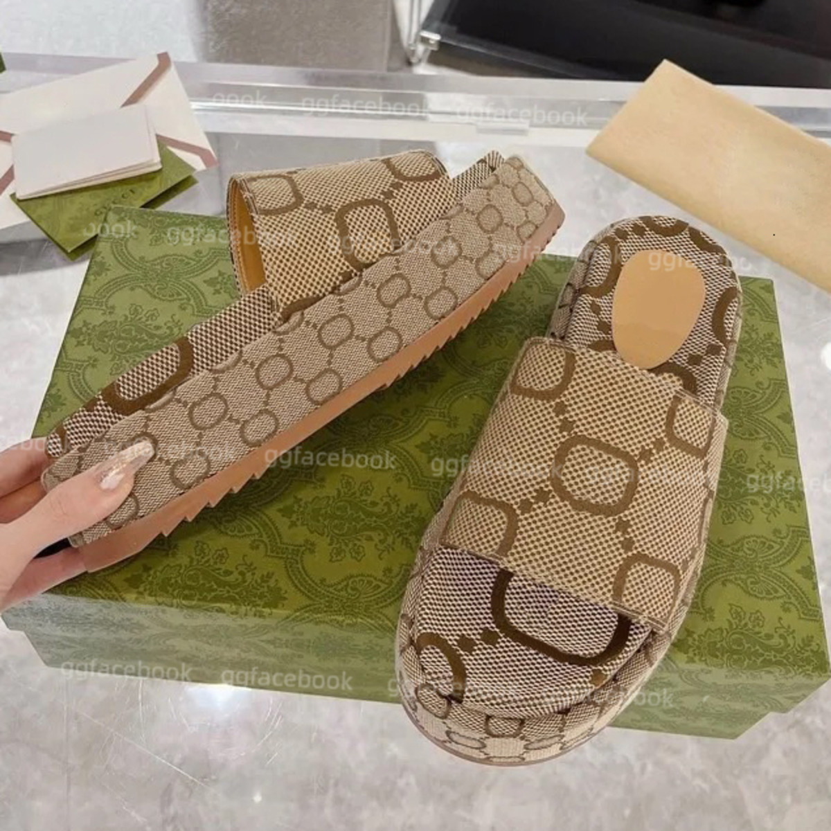 Designer slippers sandals Platform slippers Mules Multicolor Flora Slides Fashionable Easy-to-wear Style Slides Women Slides Shoes Platform Embroidered