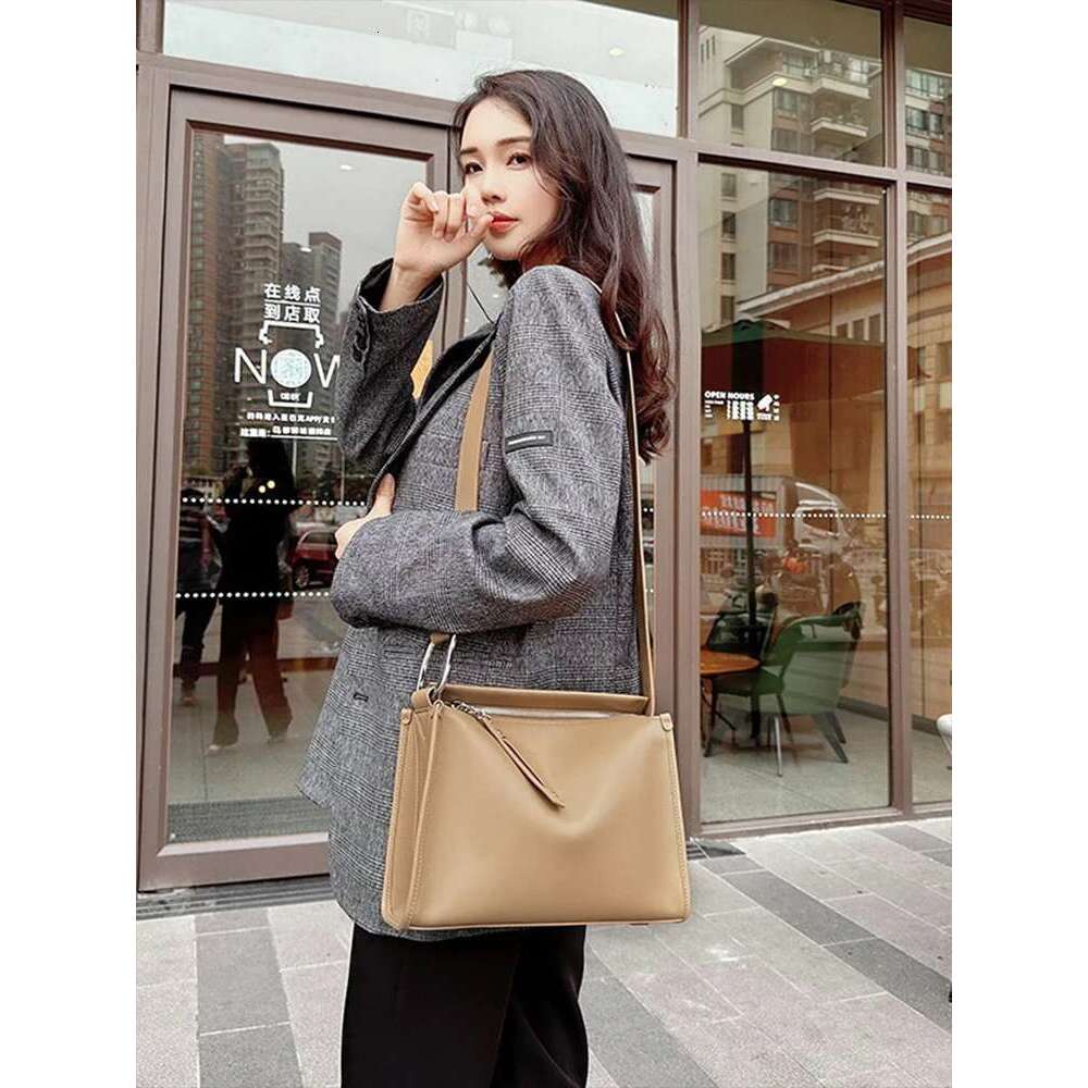 New Fashion Pillow Retro Senior Sense Women's Bag Korean Version Leisure Large Capacity Leather Single Shoulder Crossbody Ba