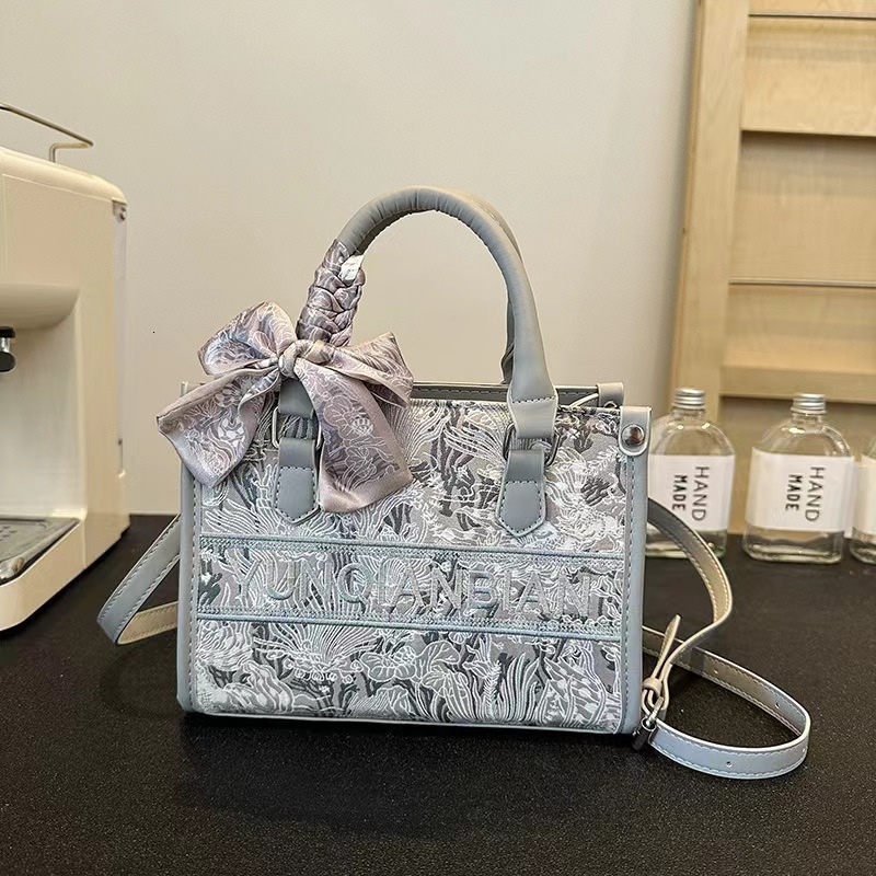 Single Shoulder Handbag 2025 New Women's Handheld Small Square Material Lightweight And Luxurious Suitable For Fashionable Crossbody Bags For Out