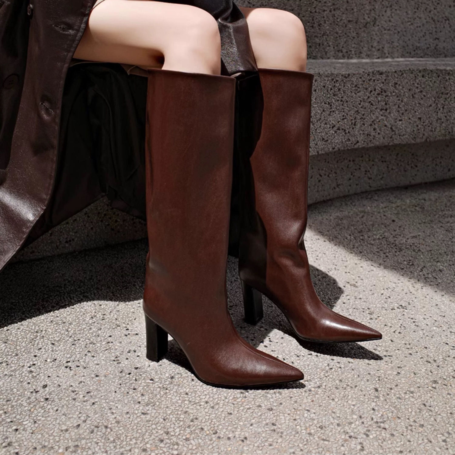 2024 new autumn and winter French style niche thick versatile heel pointed wide version slimming long high boots for women