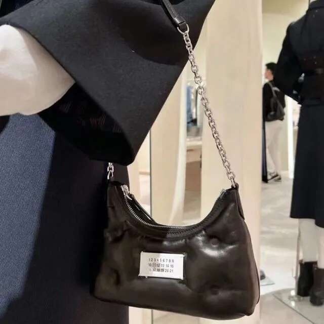 2025 Niche Design Underarm Lazy Casual Shoulder Crossbody Cloud Bag Real Sheepskin