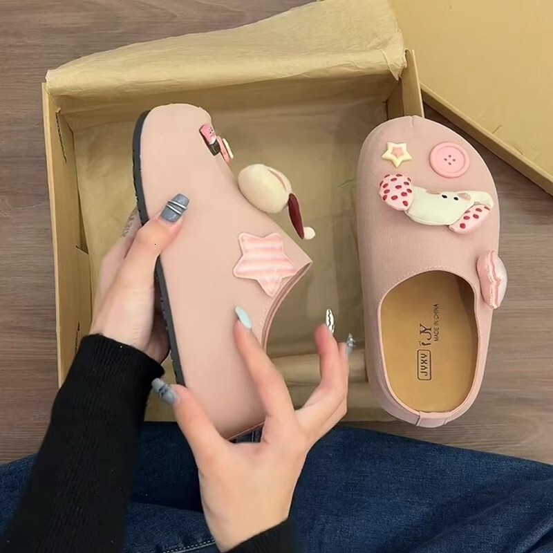 2025 new casual single toe flip flops for girls are suitable for female designers to wear outdoors. Spring new cartoon thick bottom half drag trend