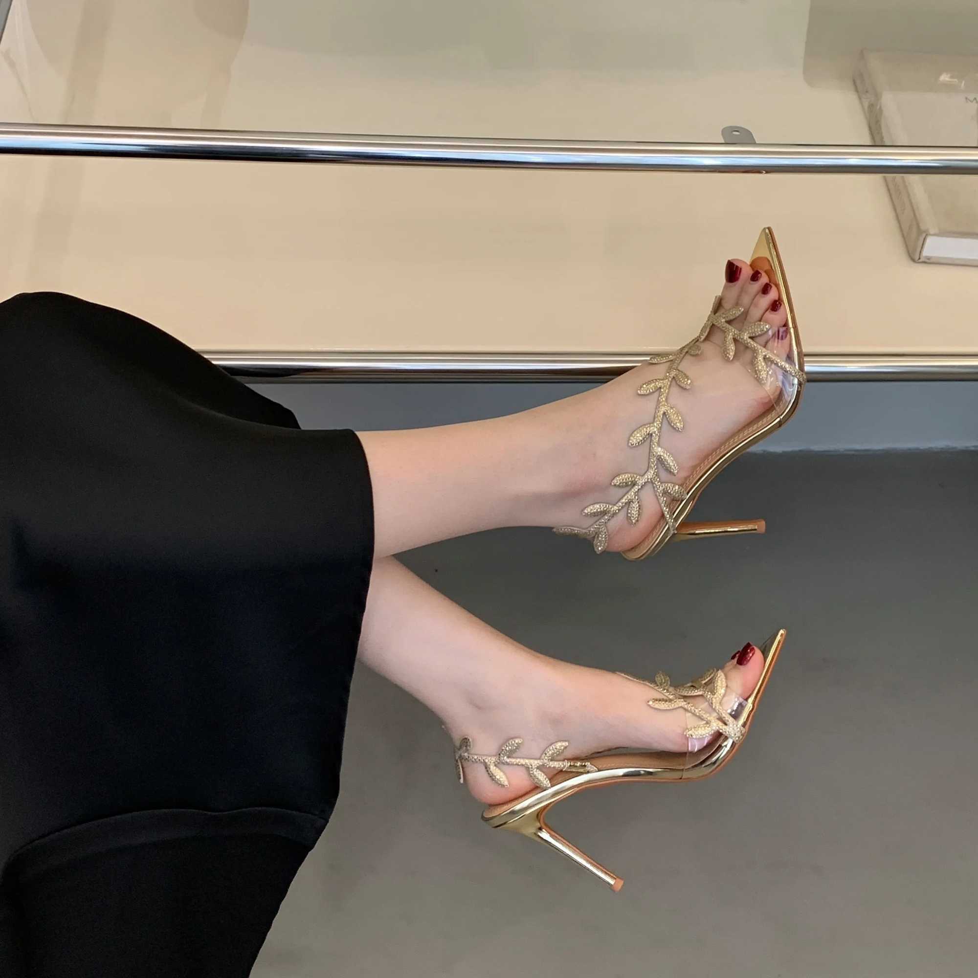 2025 Summer Womens Pumps Sexy Pointed Toe Rhine Leaves PVC Ankle Strap High Heel Sandals Party Dress Wedding ShoesXJ2500305