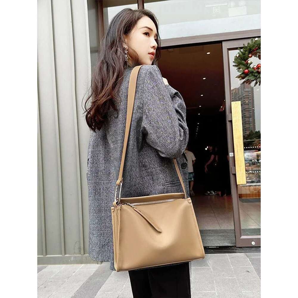 New Fashion Pillow Retro Senior Sense Women's Bag Korean Version Leisure Large Capacity Leather Single Shoulder Crossbody Ba
