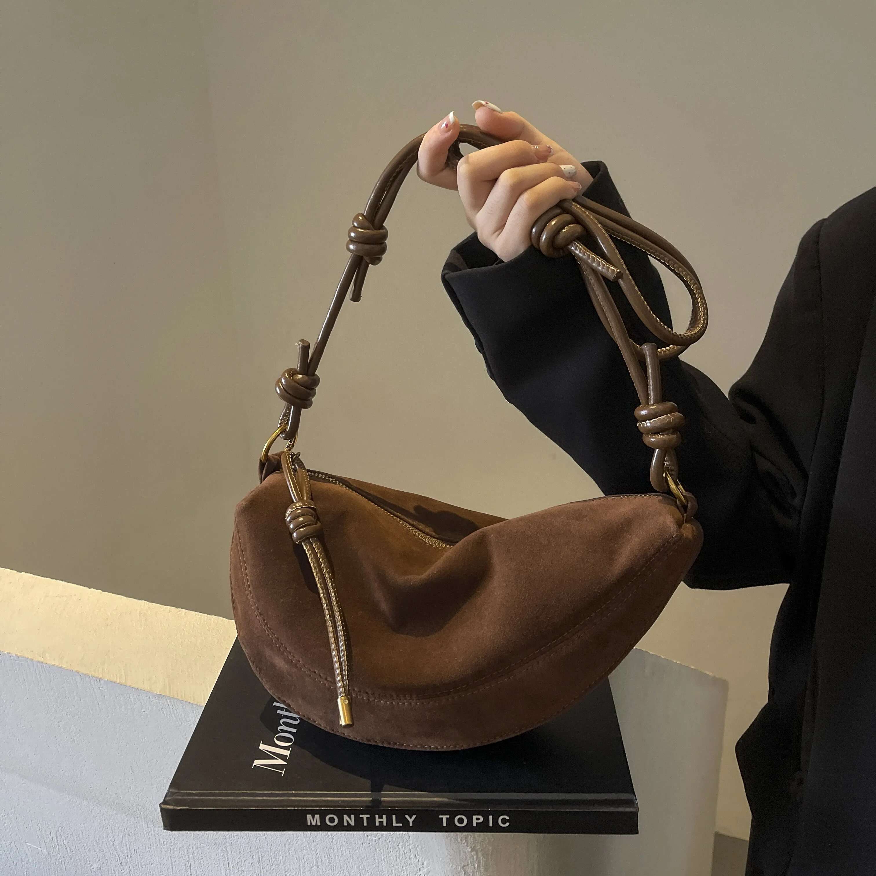 Retro Design, Fashionable Versatile Single Shoulder Bag, Women's Autumn New Item, High-End And Crossbody Dumpg Bag