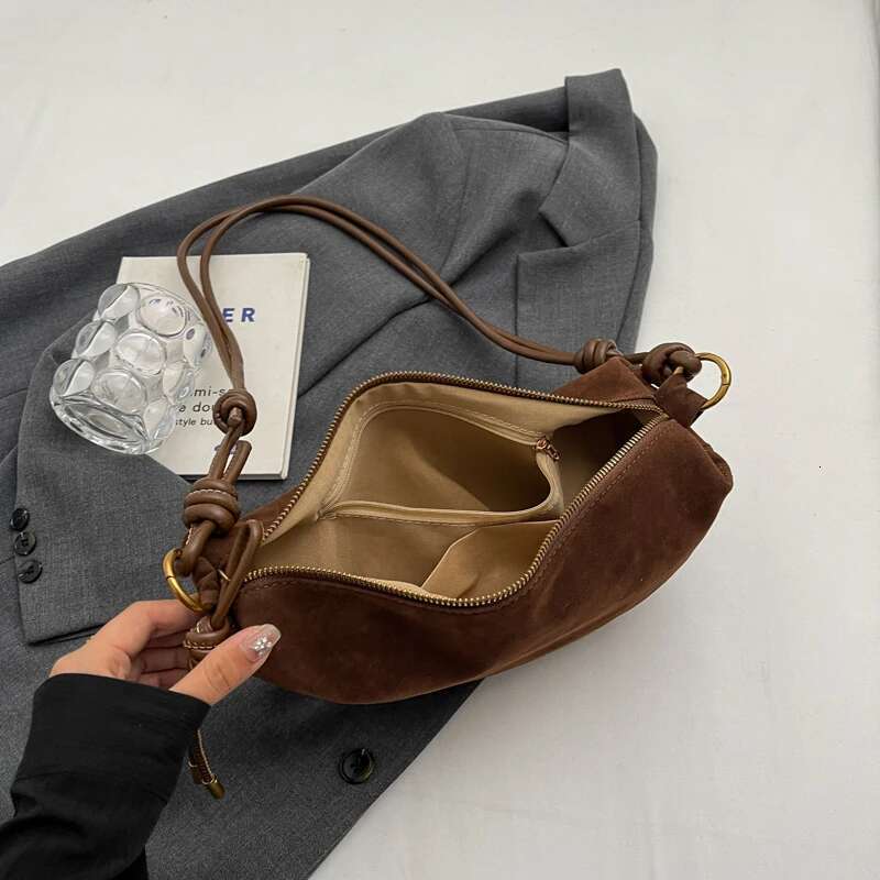 Retro Design, Fashionable Versatile Single Shoulder Bag, Women's Autumn New Item, High-End And Crossbody Dumpg Bag