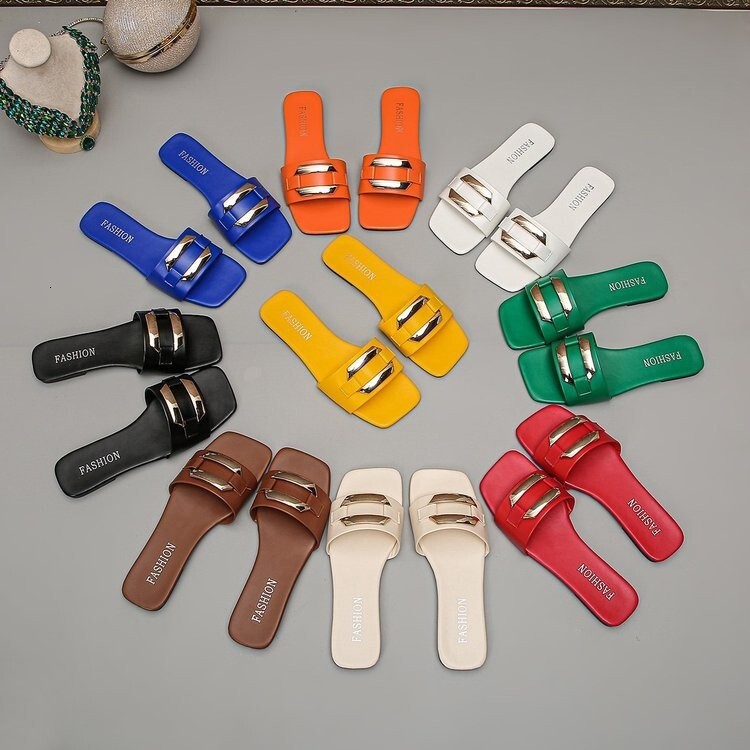 2025 New Large Flat Bottom Metal Buckle Designer Women's Slippers Square Head Fashion Casual Beach Line Cool Drag Trendy Casual Slippers