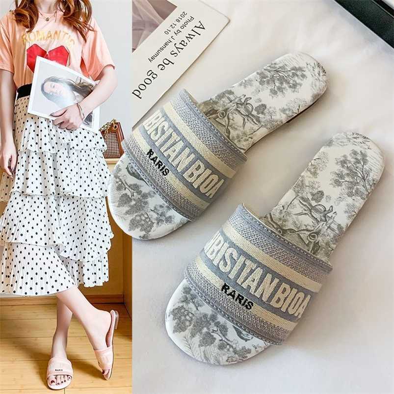Red soled shoes, slippers, sandals, sports shoes, boots letter to wear externally. Low Holiday Fairy Cool