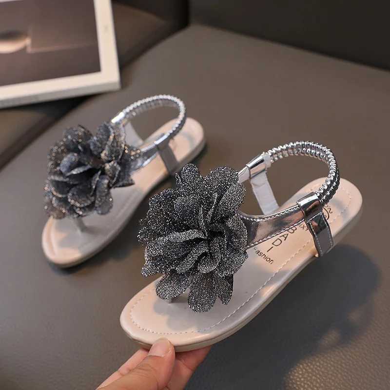Girls Sandals 2023 Summer New Bling Flowers Baby Children Fashion Soft Bottom Student Shoes Kids Slippers Pink Flats Flip Flops X250305