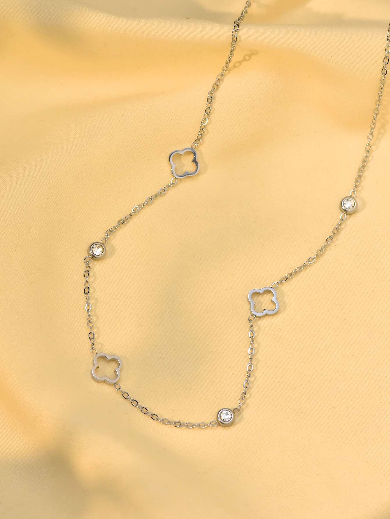 1Pcs Simple Stainless Golden Steel Women Clover wers Three Dias Necklace Suitable for female friends