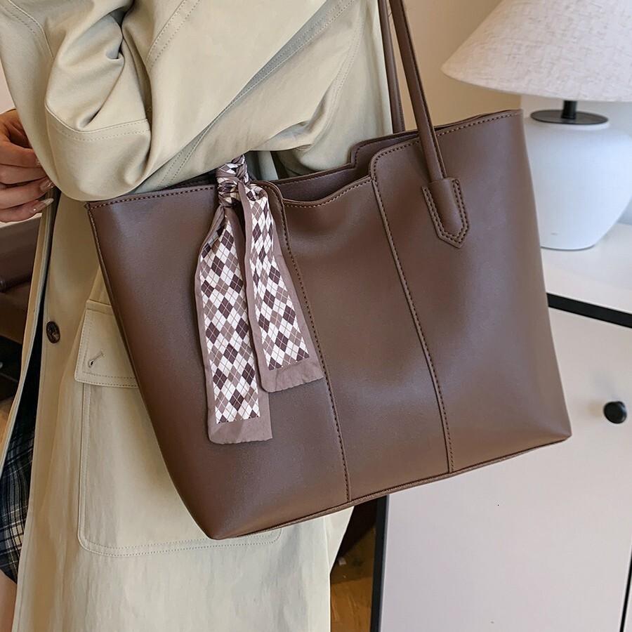 Large Capacity Fashionable High-end Texture Handbag 2025 New Multifunctional Commuting Shoulder Handbag