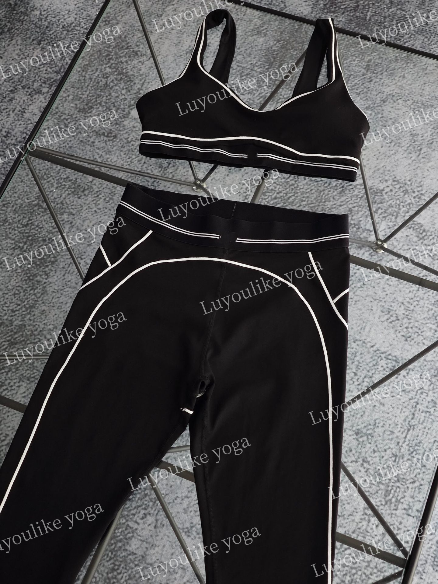 Women High-Waisted Yoga Pants New Yoga Set Seamless Tops Sports Heart Throb Bra+Leggings with Breathable Fabric Striped Sports Set for Gym Workouts