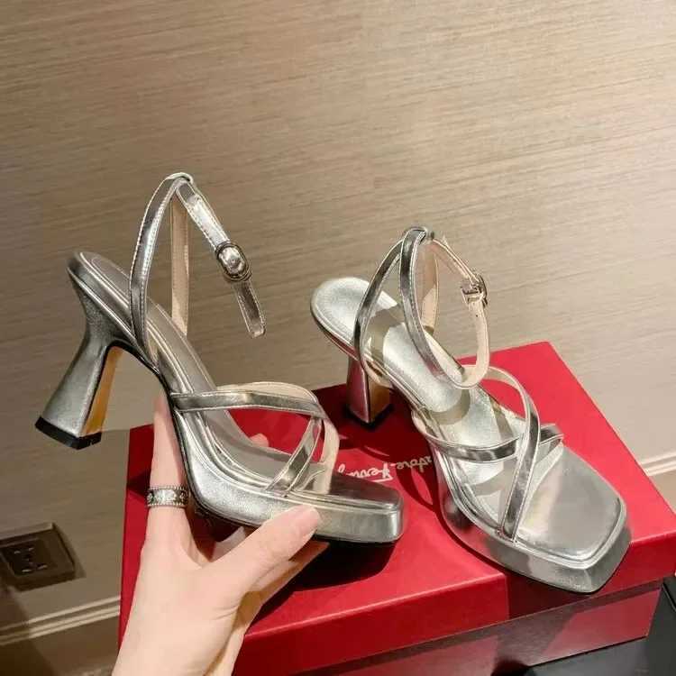 2025 Hot Sale Spring and Summer New Fi Simple Womens Sandals Gold Sier French Sexy Chunky High Heels Womens ShoesXJ2500305