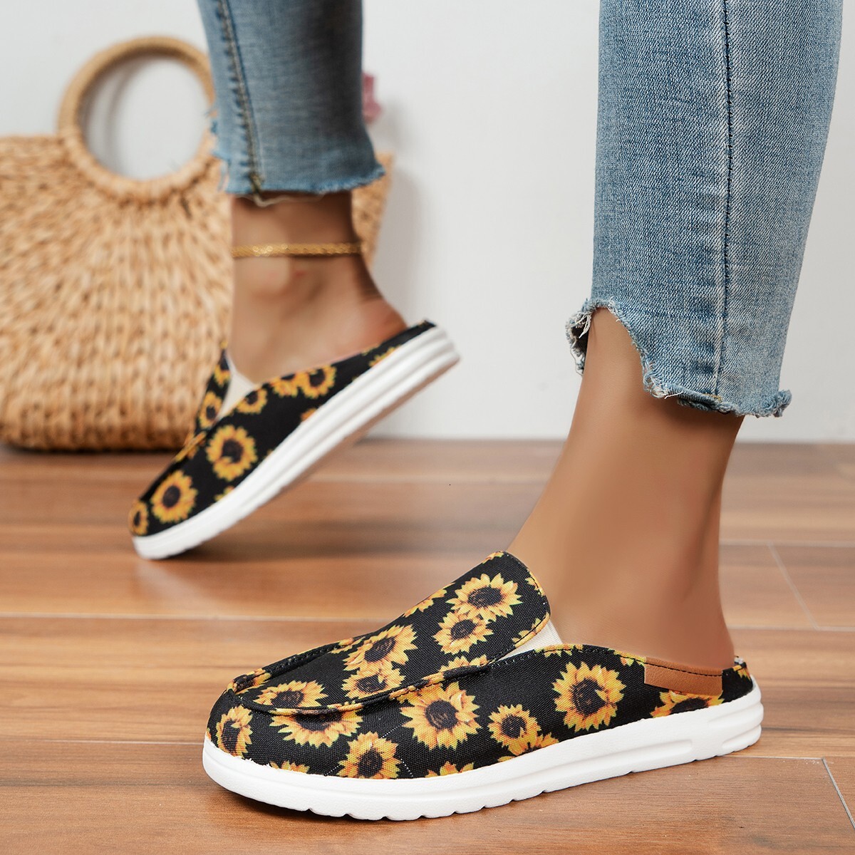 Soft Spring/Summer Pattern New Graffiti Women's Large Size 2025 Simple and Comfortable Thick Bottom ddmykukumalu