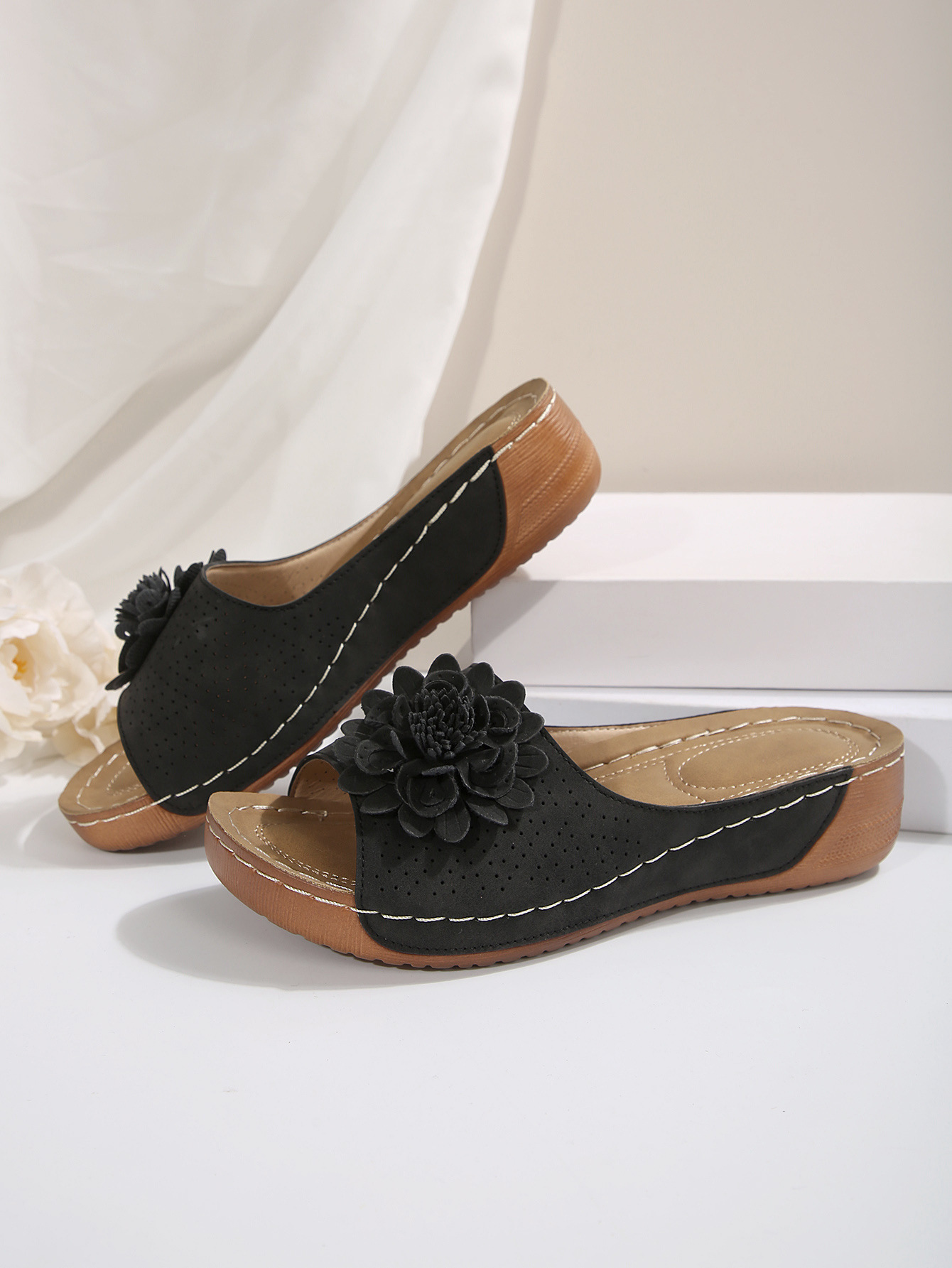 2025 Spring/Summer Large Shoes with Diagonal Heels and Open Toes New Style for Designer Women's Trendy Casual Sandals Wearing Slippers