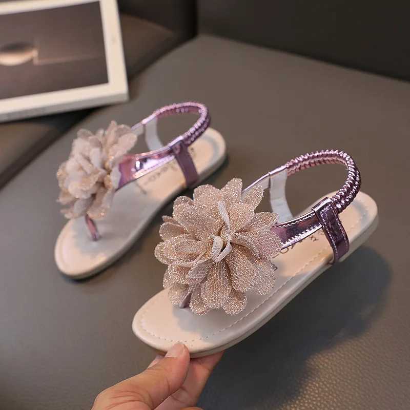 Girls Sandals 2023 Summer New Bling Flowers Baby Children Fashion Soft Bottom Student Shoes Kids Slippers Pink Flats Flip Flops X250305