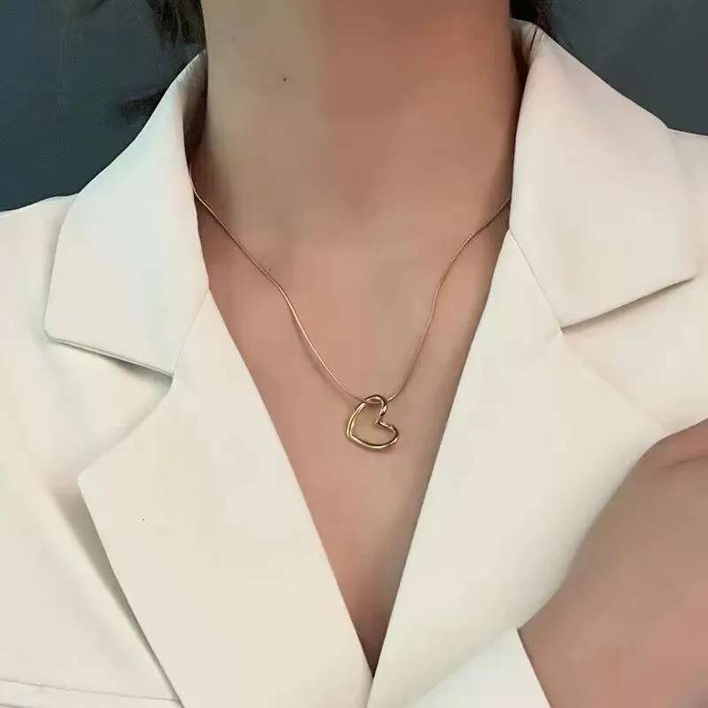 316L Stainless Steel Love Heart Pendant Necklace For Women Fashion Ladies Gold Color Clavicle Chain High Quality Jewelry Gifts
