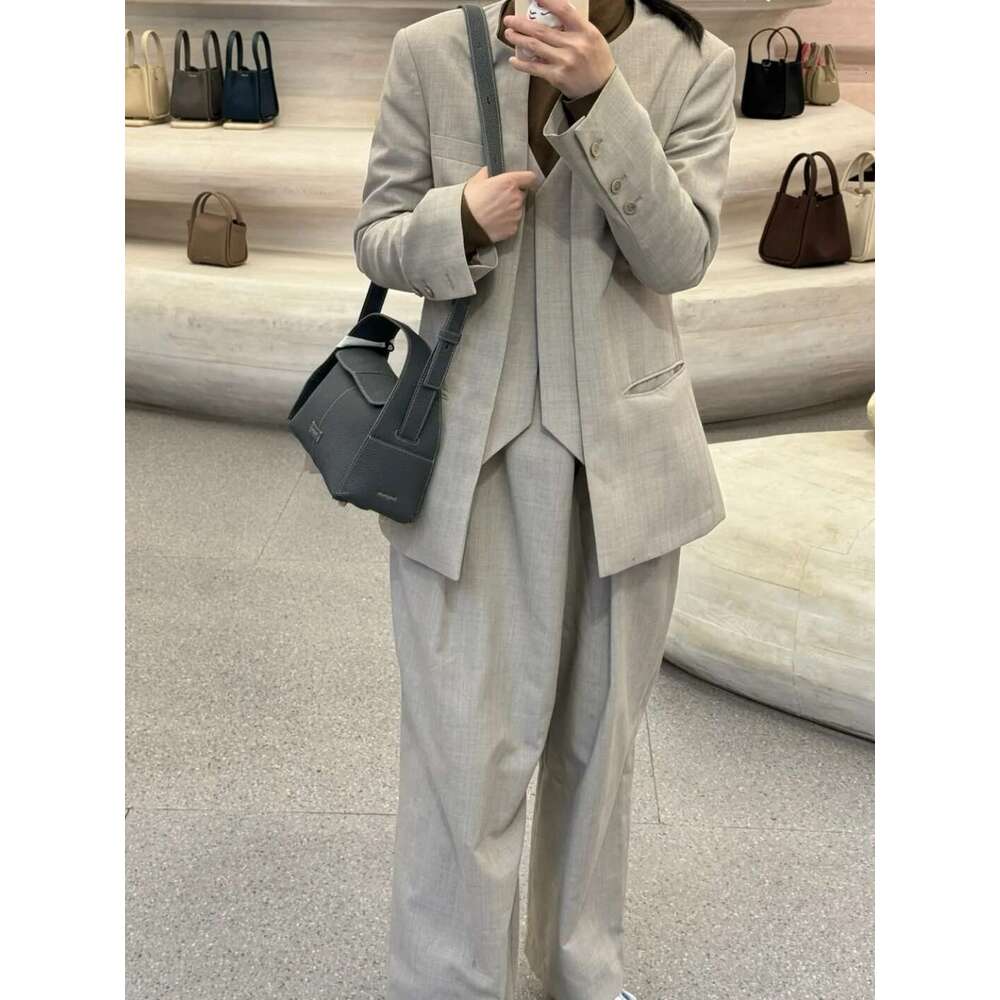 2025 New Eaves Niche Single Shoulder Handbag Hanging Ear Crossbody Song Small Square Women's Bag Series
