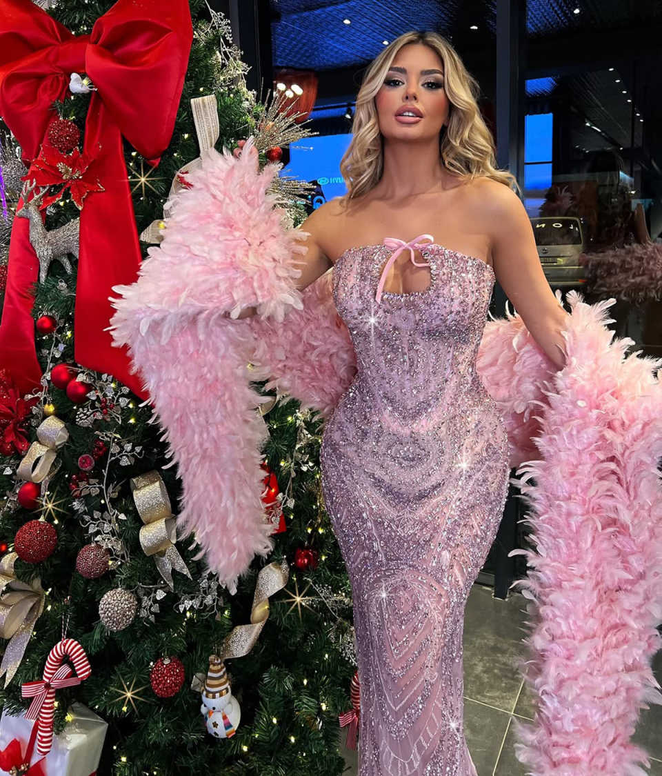Gorgeous Mermaid Evening Dresses For Women Strapless Sleeveless Feather Gown Sequins Lace Sweep Train Party Customized Dress