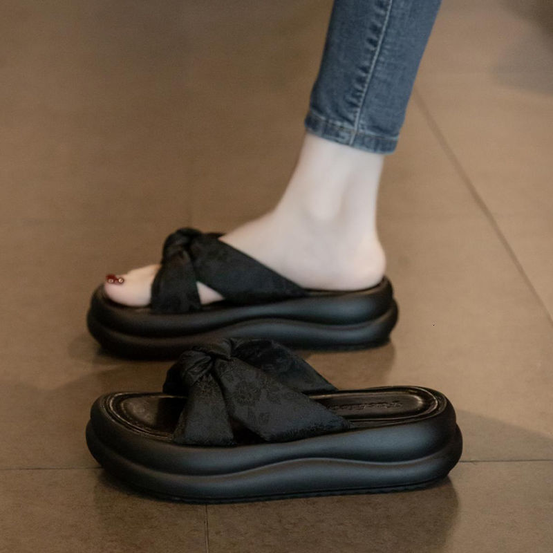 2025 New Women's Summer Outdoor Wearing Chinese style Slippers Thick Bottom Casual Beach Sandals Designer Fashionable and Versatile Integrated Co