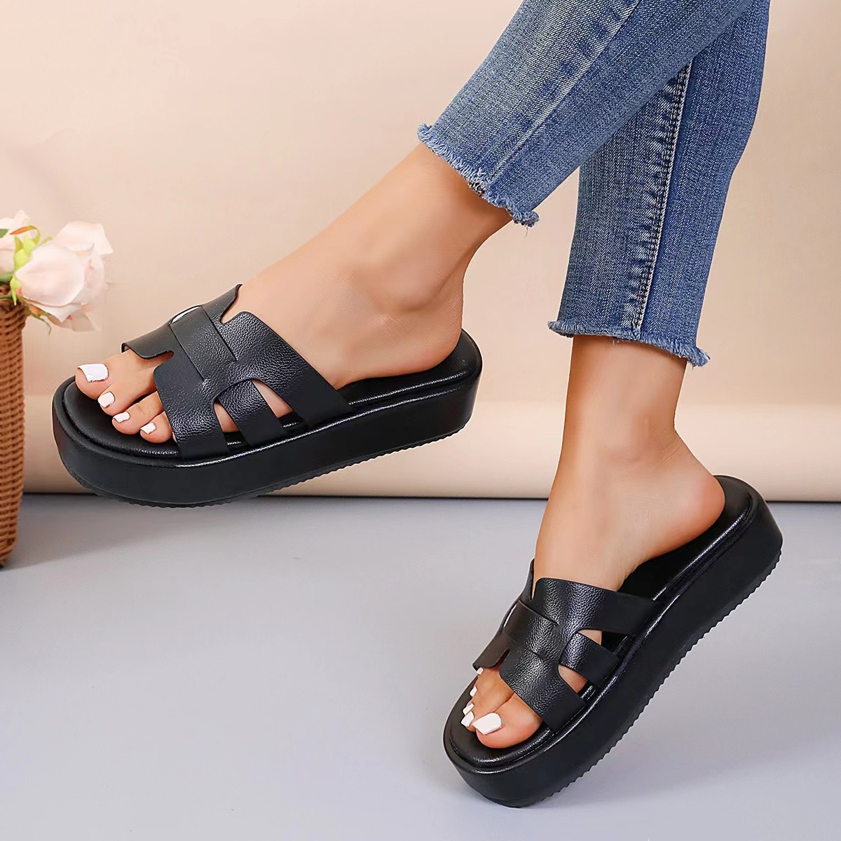 Free Shipping 2025 new slides designer Slippers for womans platform sandals fashion black slipper outdoor Indoor shoes women